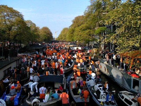 Queensday - Boats everywhere